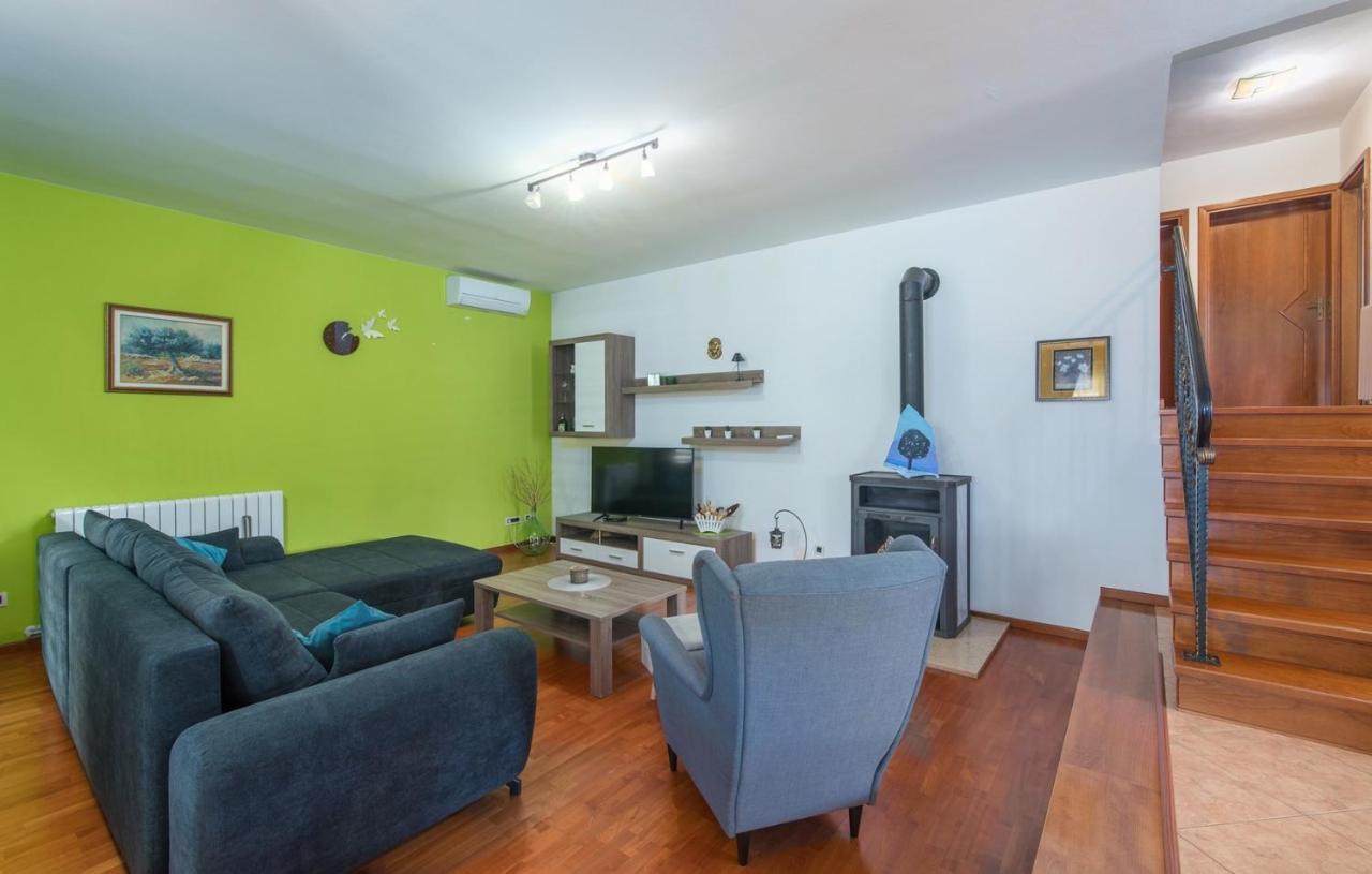 Holiday House Vita Tinjan Habitación foto