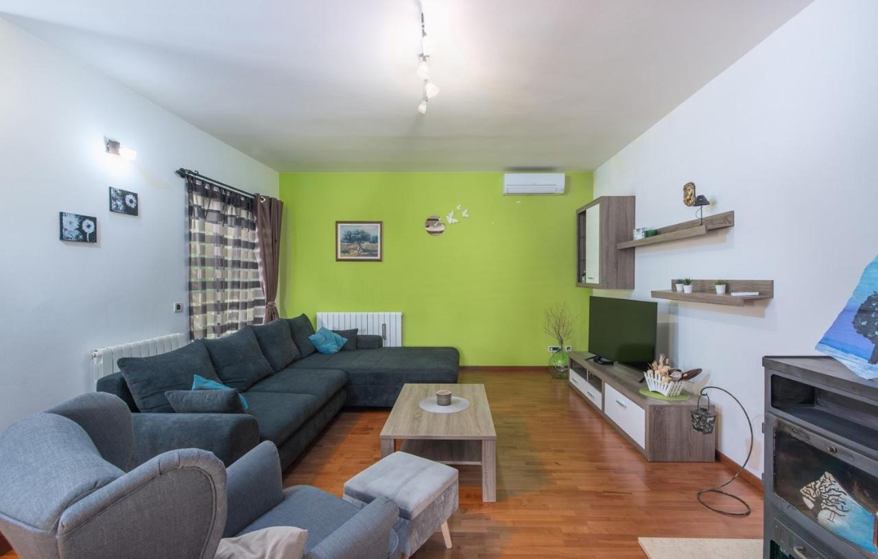 Holiday House Vita Tinjan Habitación foto